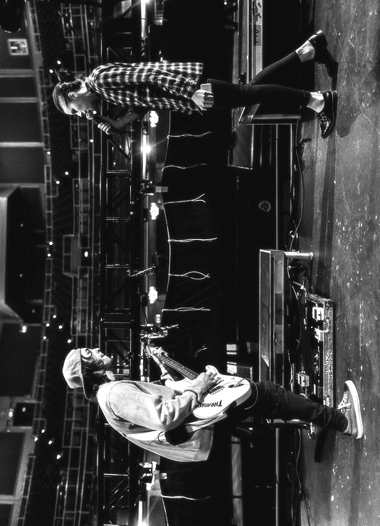 conquermountains: Vic and Lynn at soundcheck x