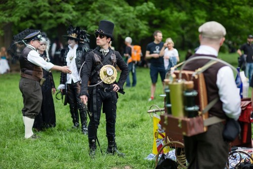 gothiccharmschool:  Via fetishmode, photos from this year’s picnic at WGT.   The traditional park picnic on the first day of the annual Wave-Gotik Treffen, or Wave and Goth Festival, on May 17, 2013 in Leipzig, Germany.  