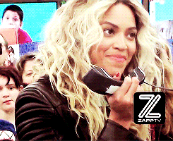  Beyoncé being the f’king cutest at Walmart (x)         