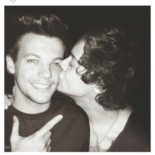 I just.. cant.. this is too much. #larry #larryforever #larryshipper #larrystylinson #louis #styles 