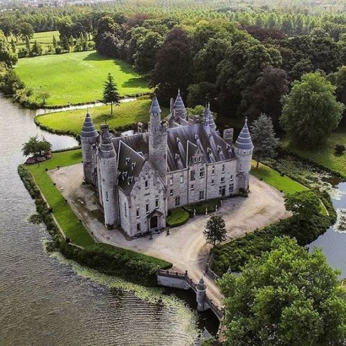 silvaris:  🏰 Bornem Castle by @theisland.agency  