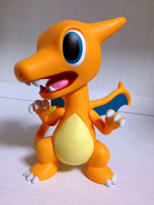 zombiemiki:  New Pokemon Time Charizard figure. I love the Pokemon Time series and design so much, and this Charizard is just precious. He is a present to my husband for his birthday! 