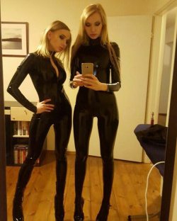 Latex-Shiny-Girls:  Blondes Really Do Have More Fun !!! 😉 
