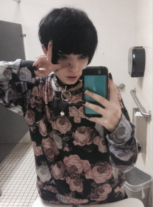 juuzoucore:the quality of these are bad so i attempted to cover it up with a filter but who gives a fuck lmao black hair again.,.