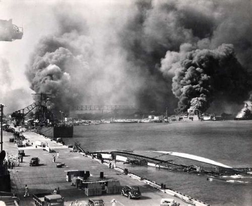 sailnavy:  PHOTOS STORED IN AN OLD BROWNIE CAMERA  Pearl Harbor photos found in an old Brownie stored in a foot locker.  THESE PHOTOS ARE FROM A SAILOR WHO WAS ON THE USS QUAPAW ATF-11O.  PEARL HARBOR  December 7th, 1941  
