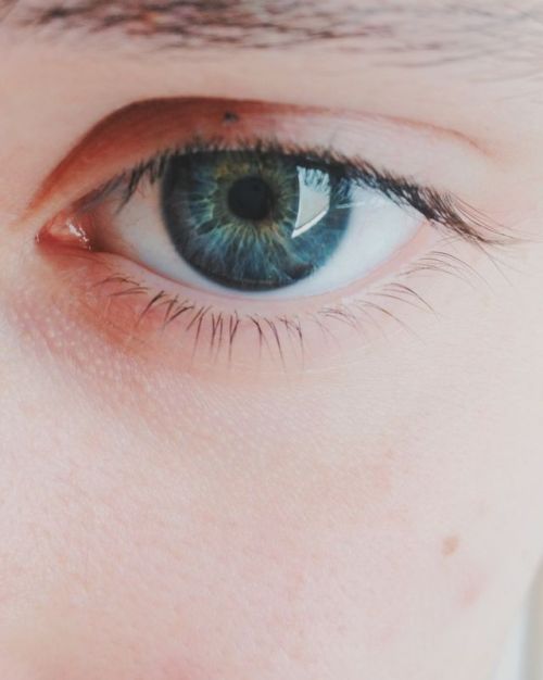 cohchella:  People usually ask what colour my eyes are but I never know what to say because it’s a mix of everything 