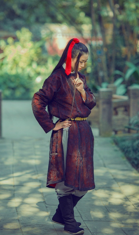 hanfugallery: handsome women in yuanlingpao圆领袍, a type of men’s hanfu.