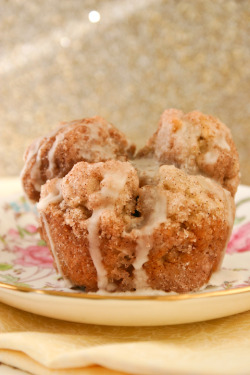 in-my-mouth:  Banana Monkey Bread Muffins