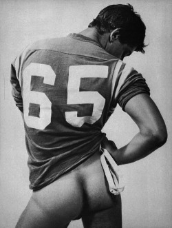 Yet another tight shirt and bare ass. Plus there is the uniform aspect. Several dreams in one. Make my dream come true… epitomize more than one dream…then submit your picture.