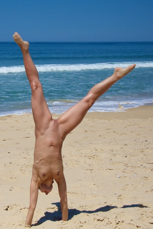 livefree-n-nude:  livefree-n-nude