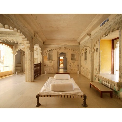 India: Udaipur: Devi Garh by Lebua. @ #lebua #lebuahotels #devigarhbylebua #india #udaipur #udaipurhotels #travel #travelblog #travelblogger #tourism #indja #traditionalindian #lebuahotelsandresorts