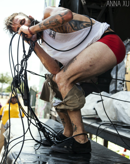 basemment:  frightfulgifts:  annaxuphotographs:  Jason Butler || letlive. Houston, TX 8/4/13 Reliant Center Vans Warped Tour 2013  jason’s pants fell off during their set at my date hahahah  the lady in the back round is having a good day 