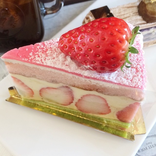 daddyscomfort52:  The natural beauty that is strawberry. Sweetness in a taste.
