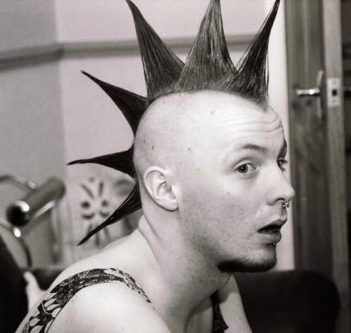 punkerskinhead:  cool spiked mohawk 