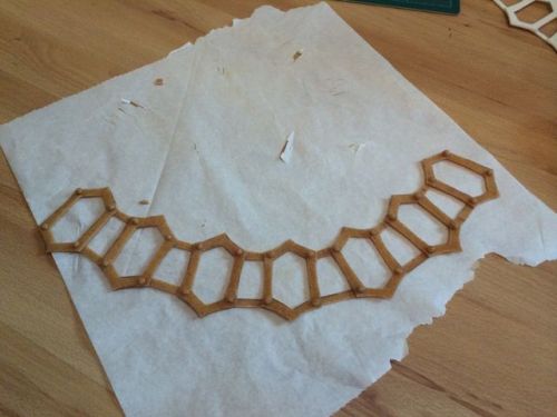 nero-the-hero:  Necklace progress so far for my Melisandre cosplay.  Great work