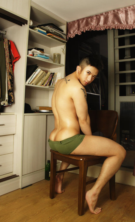 hijoprieto8:  Chinos with phat Culos mmmmmmm 