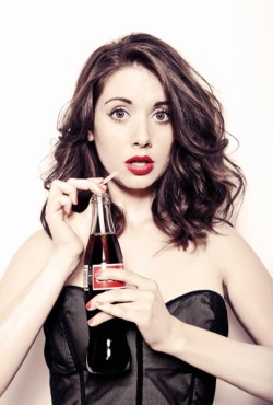 zoozoopetals:  Alison Brie.