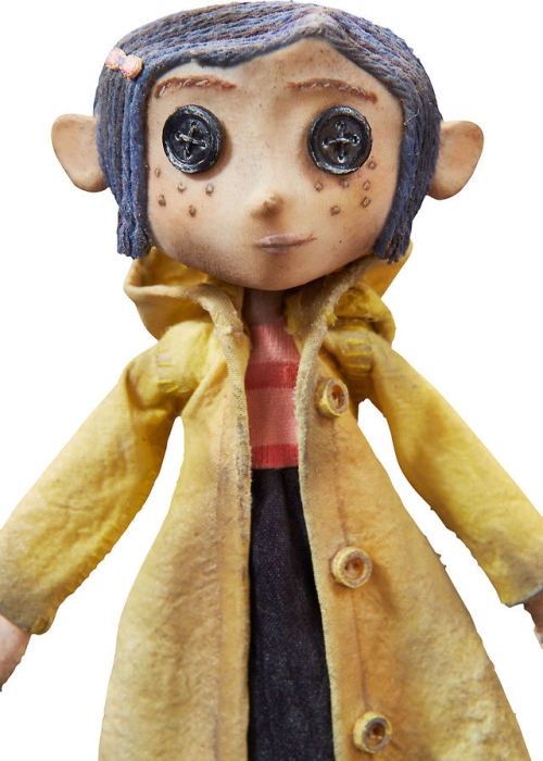 thebeldamsbuttons:  Coraline High-Res details shots » Coraline DollWith the HA Laika auctions up, some high-res model images have surfaced. Perfect for details & cosplay references! The rest are queued up, along withsome other Laika movie HQs too.