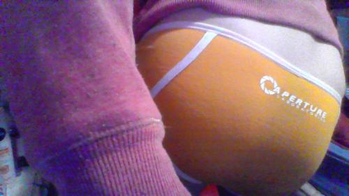 Webcam scrapsYup, even more. I got portal pants! n-n 
