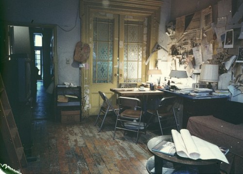 The Chelsea living room of artist Louise Bourgeois, February 1997.&gt; Photo by Dominique Nabokov.