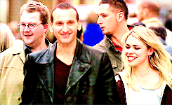 romanvnas: “You should’ve seen the way he was looking at you […].” I smiled a little. “How?”