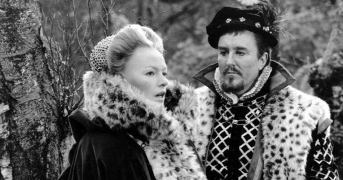 thelongbowman: Glenda Jackson as Elizabeth I. and Robert Hardy as Robert Dudley in Elizabeth R (1971