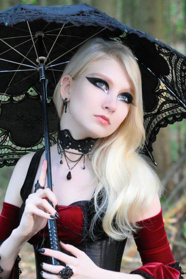hotmetalbabes:  Visit http://hotmetalbabes.tumblr.com for more hot metal babes