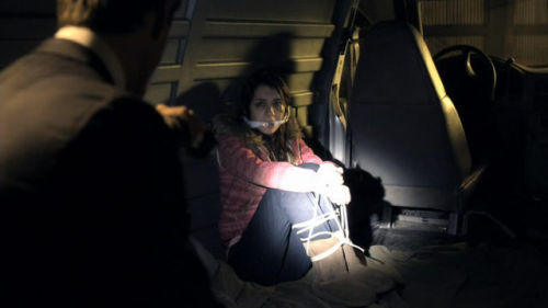 superbounduniverse:  gaggedactresses:  Just a quickie: very cute Hannah Marks cleave-gagged in the the back of a van in Flash Forward (Season 1, Course Correction).   Superbound rating: 9.5 
