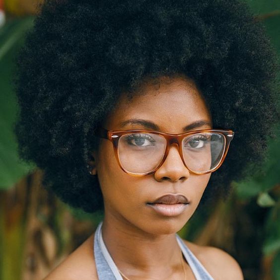 imperatricecouronnee:  naturalhairqueens:  Nerdy naturals are so cute   My sister
