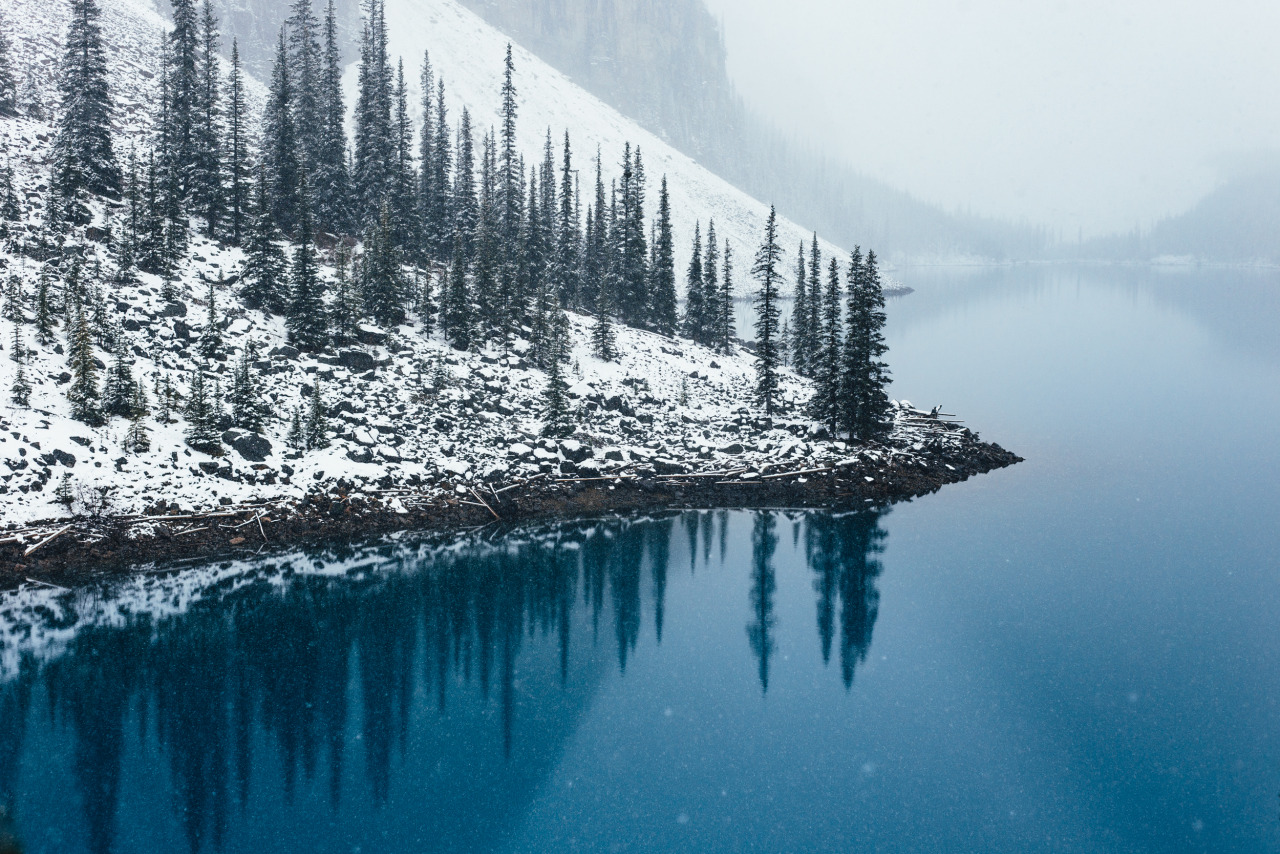 behindthesehazeleeeyeees:  brianfulda:  First snow in the Canadian Rockies.Banff