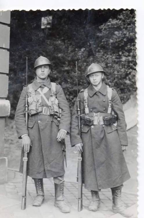 titovka-and-bergmutzen:Belgian troops in 1940.