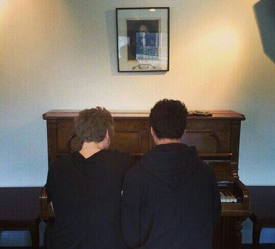 sumalyfe:  lucasrobgayhemmings:  kissntellclifford:  MY POOR LITTLE HEART OMG  WHAT