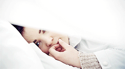 reginaoflocksley:  once upon a time » red &amp; white 