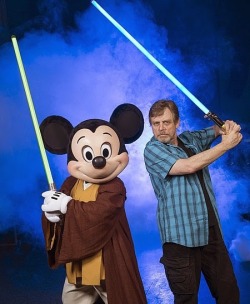 pimpfdm:  Mark Hamill ( Luke Skywalker ) &amp; Mickey Mouse @official Twitter Mark Hamill 