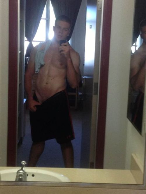 instaguys:  Guys with iPhones Source: gwip.me 