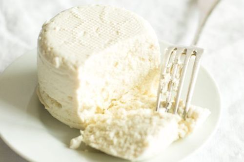 Today’s upsetting cheese-related news concerns a batch of goat cheese sold by London artisanal chees