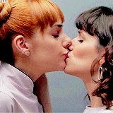 hastingspencerr:Yo no buscaba a nadie y te vi. (I wasn’t looking for nobody, but then I saw you.)