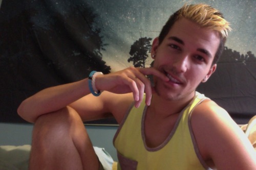 zackisontumblr:  feelin’ myself, back off,cause I’m feelin’ myself, jack offhe be thinking about me when he whacks offwhacks on? wax off