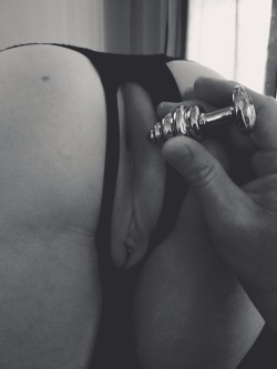 superhappyfuntime1985:  the-skins-burning-fire:  Mmmm….kitten loves her princess plug!