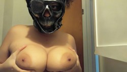 sistacrude:  Ever since I watched Fury Road, I keep having war boy/Daddy Immortan Joe fantasies lol so I bought a weird mask to wear during sex 😅💀