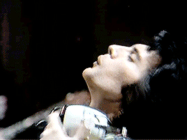 Queen - Somebody To Love (1976)
