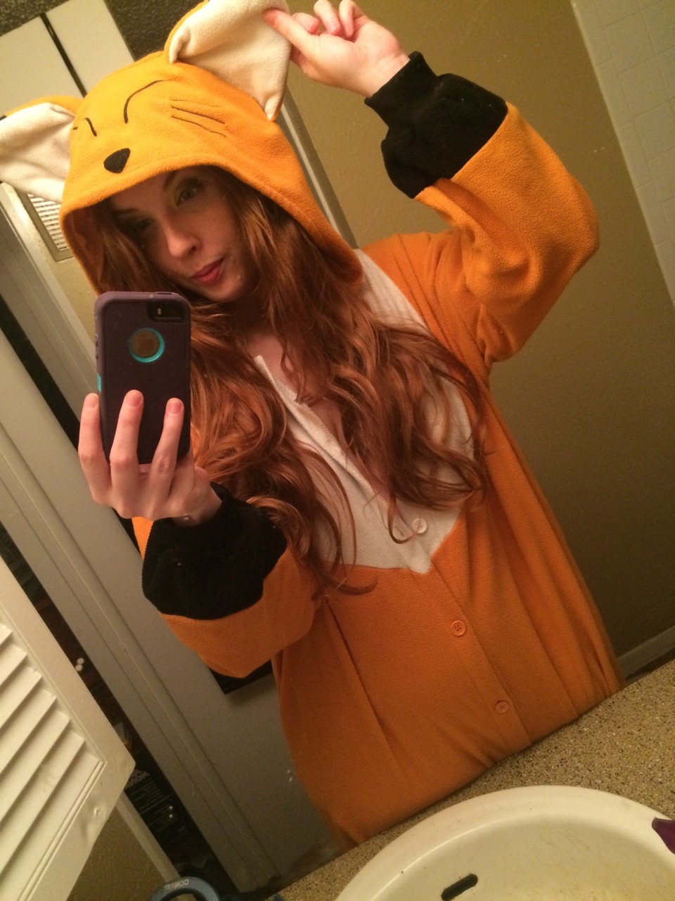 ero-hime:  It’s so cold in my apartment burrr
