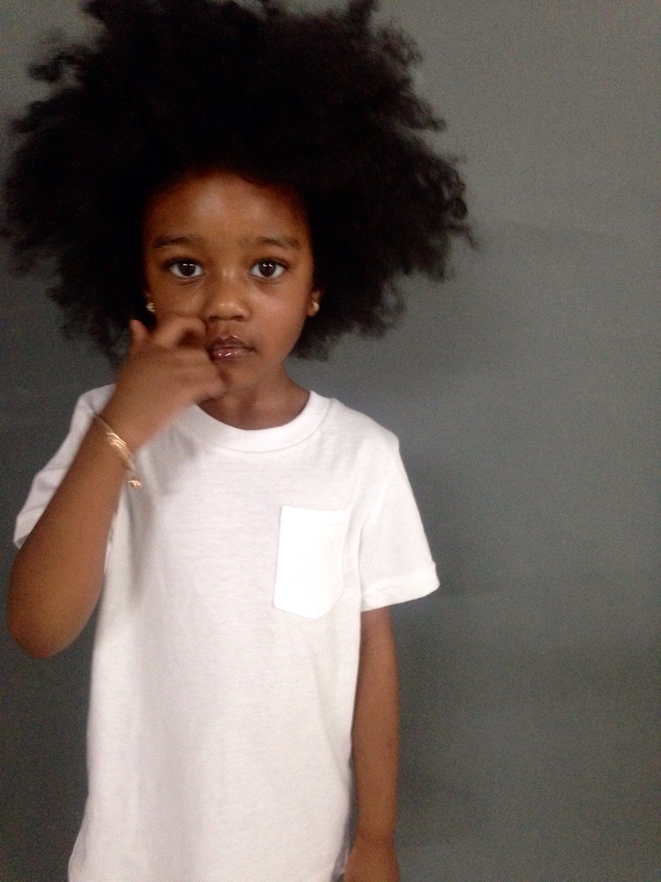 muvakita:  therecoveringmisogynist:  Look at the angel with that angelic afro!  omg