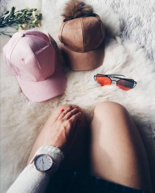 survivhal:zafulfashion:Beautiful gradient sunglasses & hat from zaful!! @zannasplace<<Find