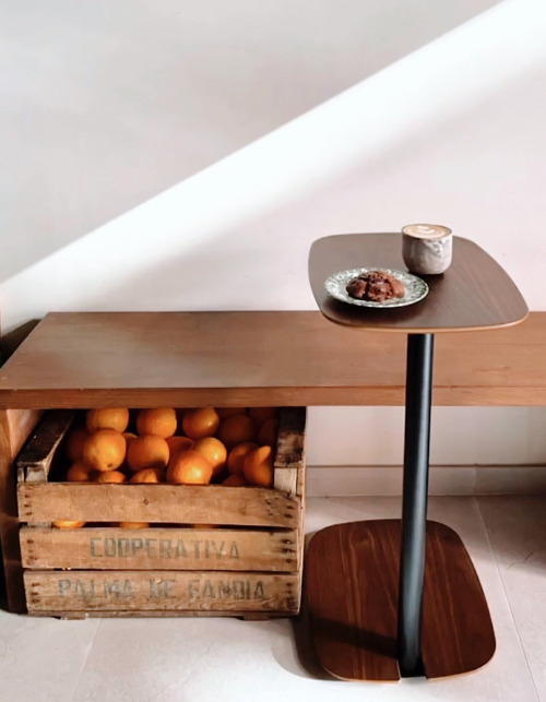 STUA Meseta table. A walnut design by Jon Gasca.Bilbao @cokooncafeVia MoselMESETA: www.stua.com/des