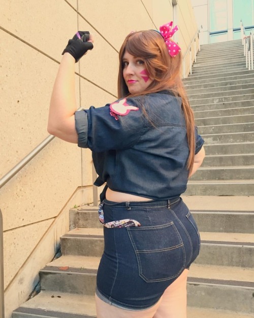 We can do it .....#sacanime #overwatch #dva #dvacosplay #wecandoit #retro #overwatchcosplay