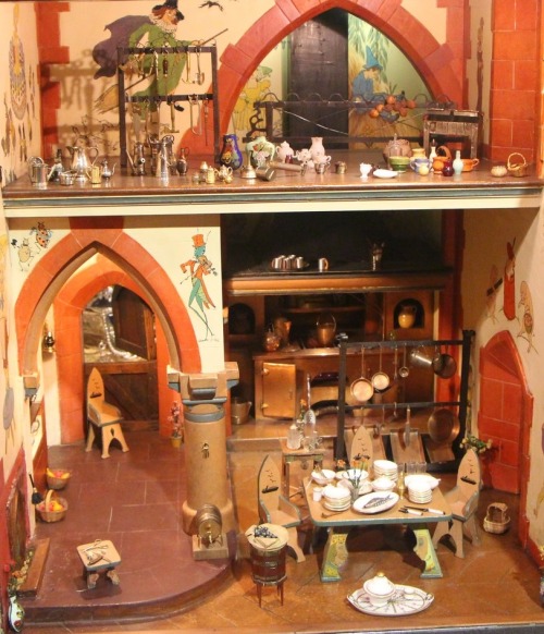 cair–paravel:Colleen Moore’s fairy tale castle dolls’ house. Moore was one of the 