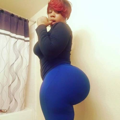 beenaboss4: I’ll marry the ass  Dammm thick