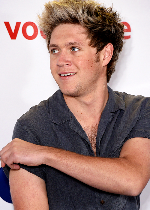 hairycelebs:  dslakhfdsalkhfsdalhfdsa-deactiv:2015 Capital FM Summertime Ball  Getting