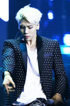 leeyawasajoke:  I’ve got a thing for Kim Jonghyun, when his hair is in the air !  I’ve got always a thing for Kim Jonghyun XD